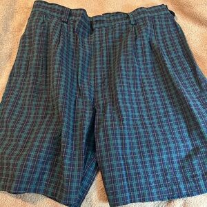 Lands’ End beautiful men’s shorts. Green and navy size 38. EUC